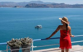 Meli Apartments & Villas